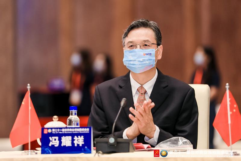 中国贸促会贸易投资促进部部长 冯耀祥